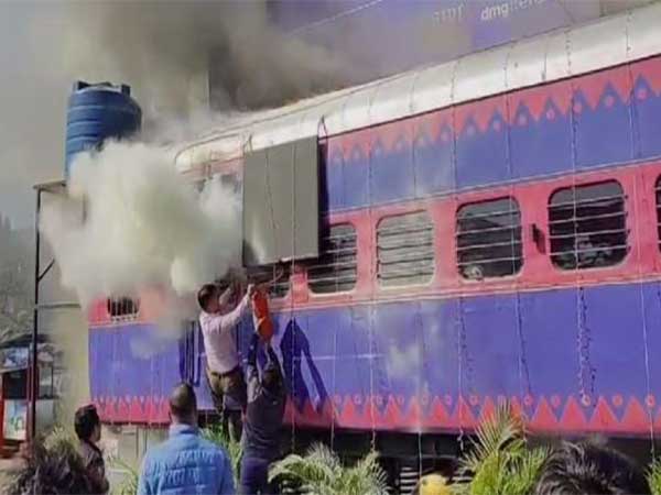 Army jawans avert fire mishap at restaurant at Guwahati Railway Station (Photo/ANI)