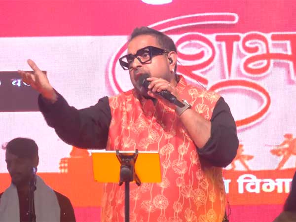 Musician Shankar Mahadevan performing 'Chalo Kumbh Chalein' in Prayagraj (Photo/ANI) 