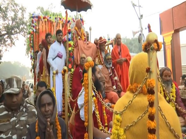  grand procession was carried out in Prayagraj today, marking the entry of Jagatguru Shankaracharya Dwarka Sharda.(Photo/ANI)