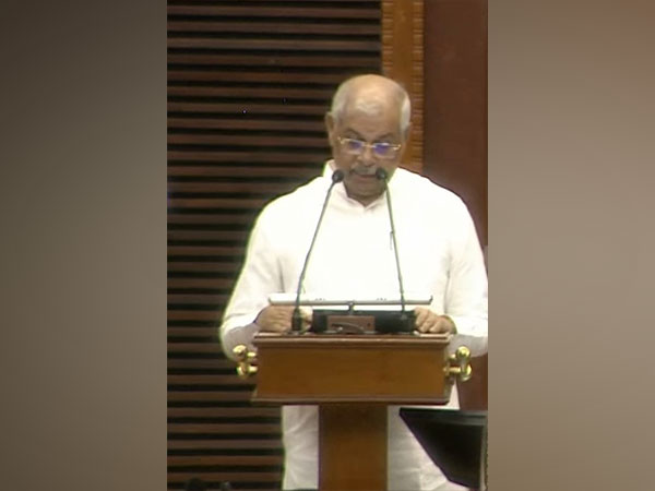 Governor Rajendra Vishwanath Arlekar delivering his policy address at Kerala Assembly (Photo/Sabha TV)