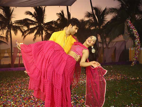 Desi Tadka Music’s Latest Track 'Happy Happy' is here to make you dance