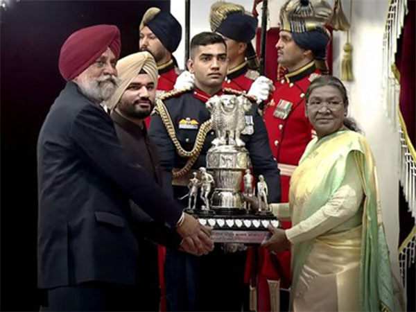 Senior Managing Director Deep Inder Singh Sandhu and Pro Vice Chancellor Chandigarh University receiving the MAKA Trophy 2024 from the President of India