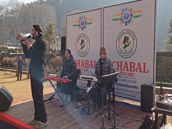 Indian Army organises musical event in South Kashmir's Anantnag (Photo/ANI)