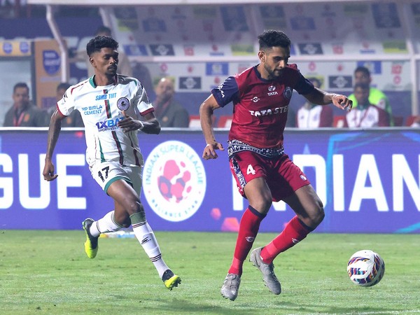 JFC's Pratik Chaudhari in action against MBSG's Liston Colaco at JRD Tata Sports Complex, Jamshedpur on Friday. (Picture: ISL Media)
