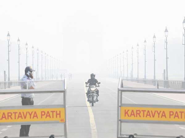 Kartavya Path amid the thick smog (File Photo/ANI)