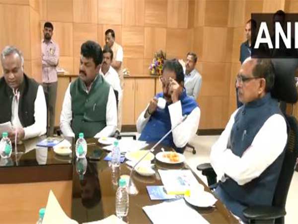 Union Agriculture Minister Shivraj Singh Chouhan holds discussion with Karnataka Ministers (Photo/ANI)