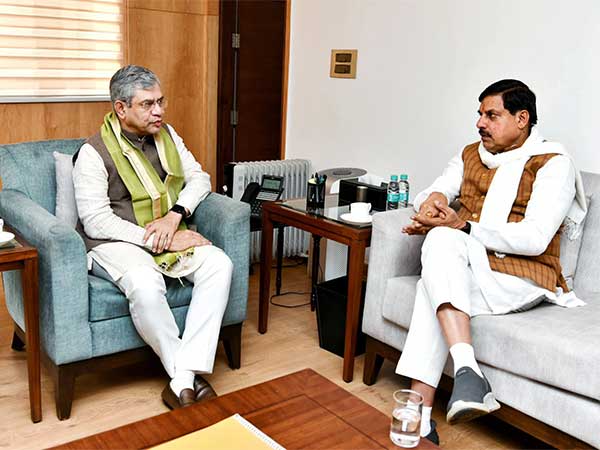 Union Minister Ashwini Vaishnaw (L) and MP CM Mohan Yadav (R) (Photo/X @AshwiniVaishnaw)