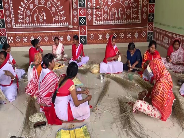 Women making handicrafts from Sabai grass in Mayurbhanj (Photo/ANI)
