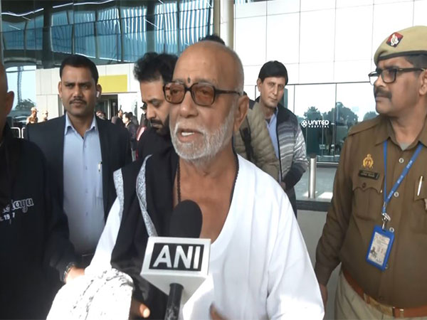 Spiritual leader Morari Bapu arrives in Prayagraj, Uttar Pradesh.(Photo/ANI)