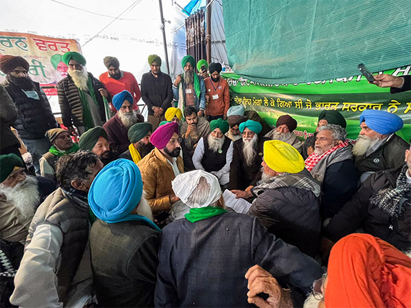 Samyukt Kisan Morcha (SKM) members meet protesting farmers (File Photo/ANI)