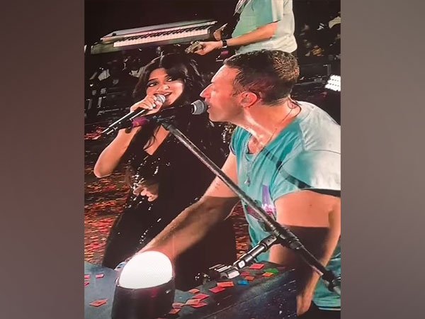 Jasleen Royal, Chris Martin (Photo/Instagram/@jasleenroyal)