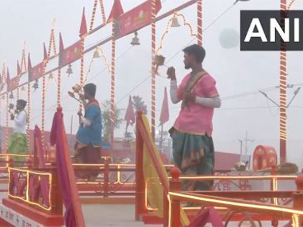 Thick layer of fog engulfs the Maha Kumbh mela area (Photo/ANI)