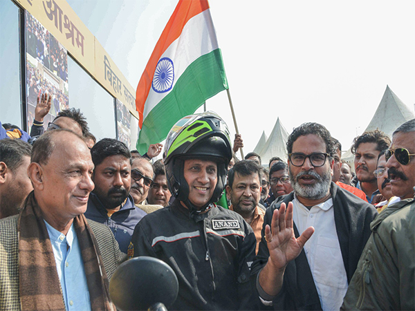 Jan Suraj Party Chief Prashant Kishor with Youth President Anand Mishra (Photo/ANI)