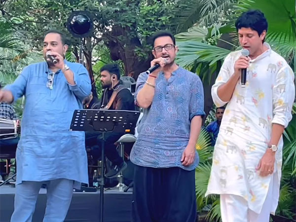 Shankar Mahadevan , Aamir Khan,  Farhan Akhtar (Image source: Instagram/ @zoieakhtar)