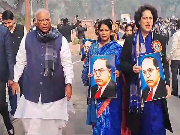 Rajya Sabha LoP Mallikarjun Kharge with Congress MP Priyanka Gandhi Vadra (Photo/ANI)