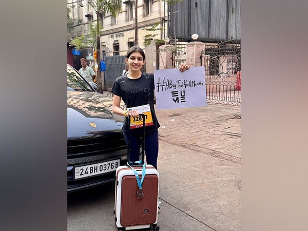 Maanvi Parekh running Tata Marathon with EUME luggage bag