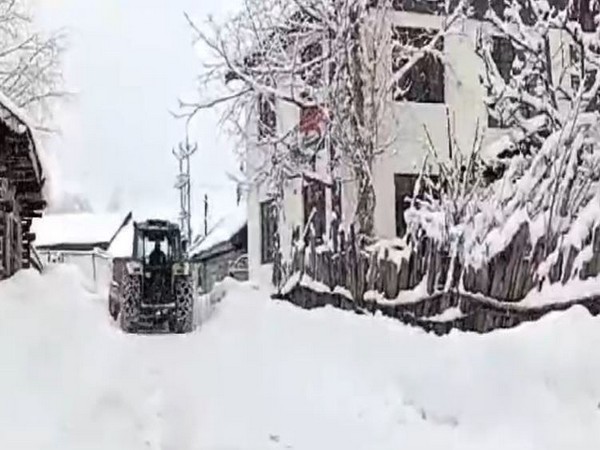 Restoration work is underway at Gurez-Bandipora road & Dawar-Tulail road (Photo/ANI) 