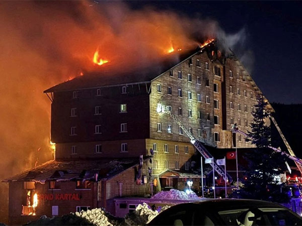 Fire at ski resort in Turkiye (Photo/ Courtesy Reuters)