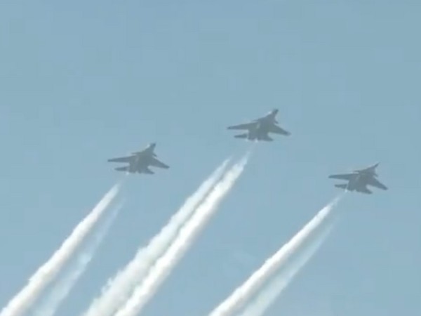 Su-30MKI aircraft displays aerobatics during the Flying Past. (Photo/ANI)
