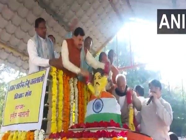 MP CM Mohan Yadav paying tribute to Hemu Kalani in Ujjain (Photo/ANI)