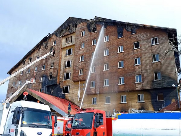 Fire brigades controlling the fire at the Ski resort in Turkiye (Photo/Reuters)