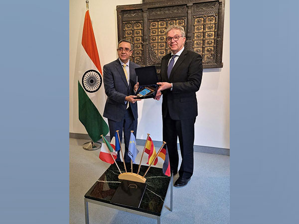 Lt Gen Frederic Goetynck and Indian Ambassador to Germany, Ajit Gupte (Photo/ OCCAR)