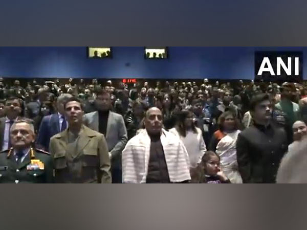 Defence Minister Rajnath Singh with Akshay Kumar (Image source: ANI)