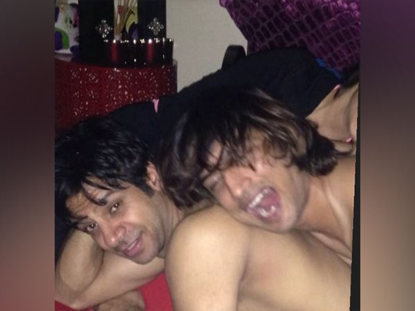 Actor Karanveer Mehra and late actor Sushant Singh Rajput  (Photo: Karanveer's Instagram)