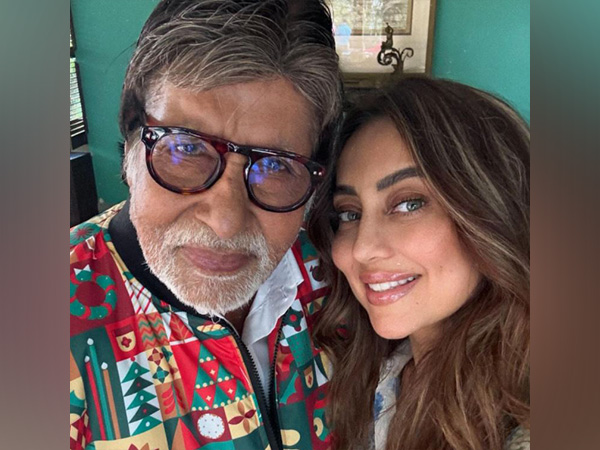 Actors Amitabh Bachchan and Anusha Dandekar (Image source: Instagram)