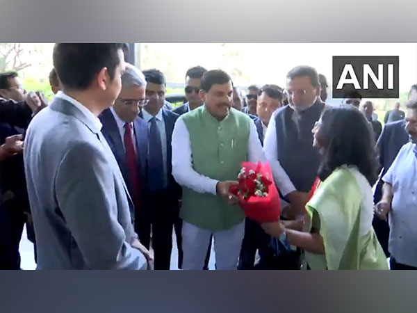 MP CM Mohan Yadav welcomed in Pune (Photo/ANI)
