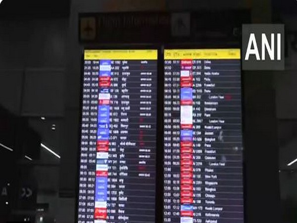 Several flights at Indira Gandhi International Airport delayed due to fog (Photo/ANI)