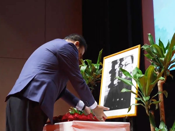 Assam CM Himanta Biswa Sarma pays tribute (Photo/Screengrab of video shared by Himanta Biswa Sarma on X)