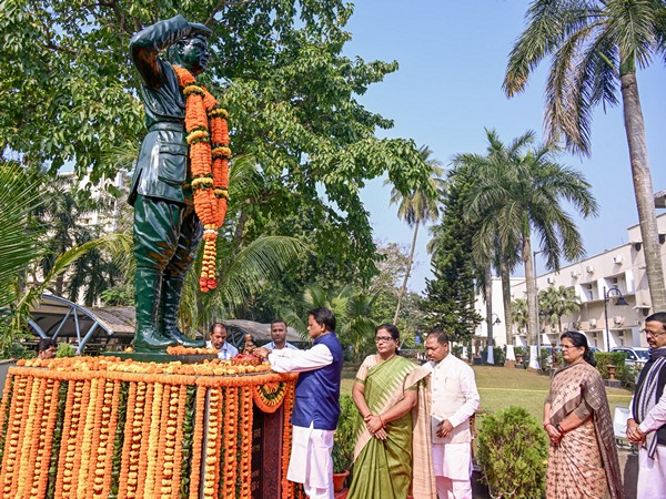 Odisha CM pays floral tribute to Netaji Subhas Chandra Bose on his birth anniversary at the Odisha Assembly premises (Photo/ X@MohanMOdisha)