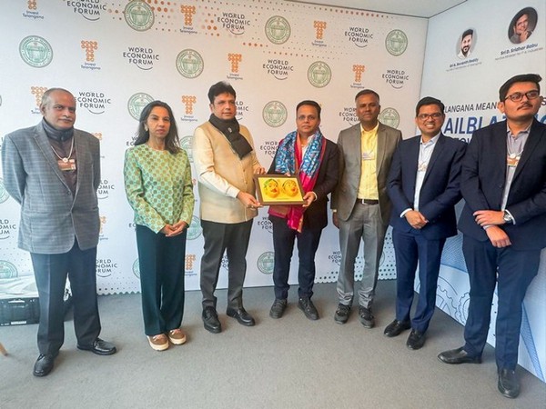 Infosys CFO Jayesh Sanghrajka and Telangana IT and Industries Minister D Sridhar Babu (Photo source: Telangana CMO)