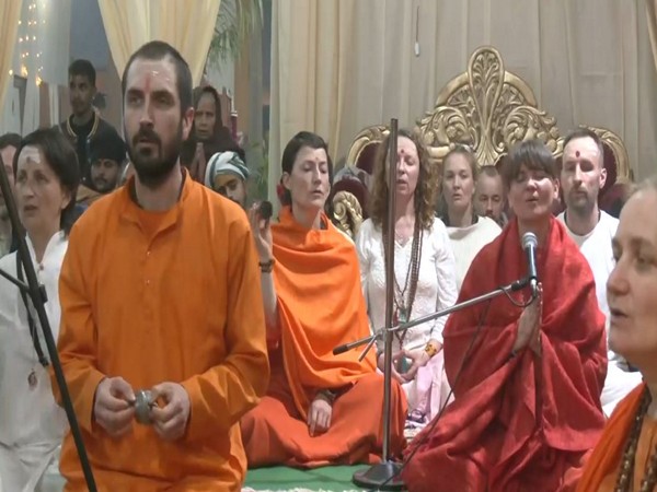 Seers from Russia, Ukraine perform 'kirtan' at Maha Kumbh (Photo/ANI)