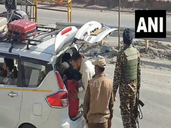 Security tightened on Jammu Srinagar highway ahead of Republic Day. (Photo/ANI)