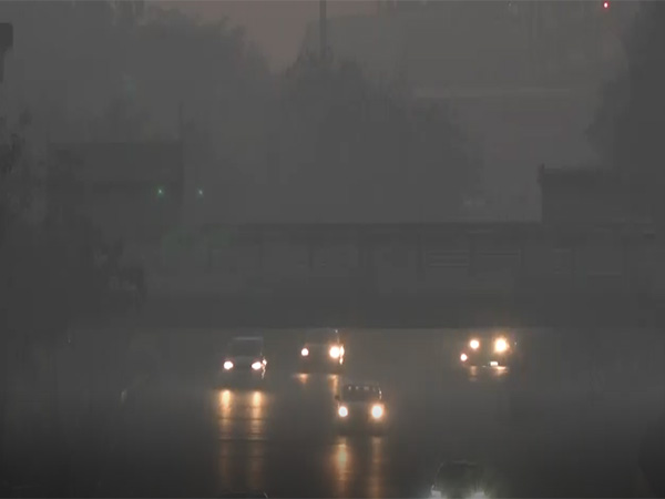 Visuals of no visibility due to fog in Dhaula Kuan, New Delhi (Photo/ANI)