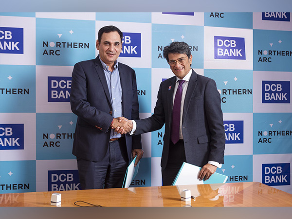 L-R – Mr. Ashish Mehrotra, MD & CEO, Northern Arc Capital Limited and Mr. Praveen Kutty, MD & CEO, DCB Bank