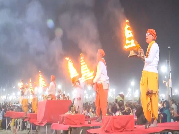 Sandhya aarti being performed at Triveni Sangam.(Photo/ANI)