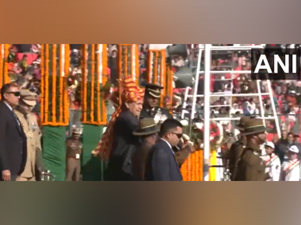 JK LG Manoj Sinha unfurls national flag (Photo/ANI)