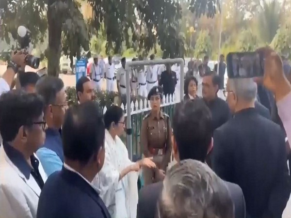 West Bengal Chief Minister Mamata Banerjee engagedin heated debate at Governor's House on Sunday. (Photo/ANI)