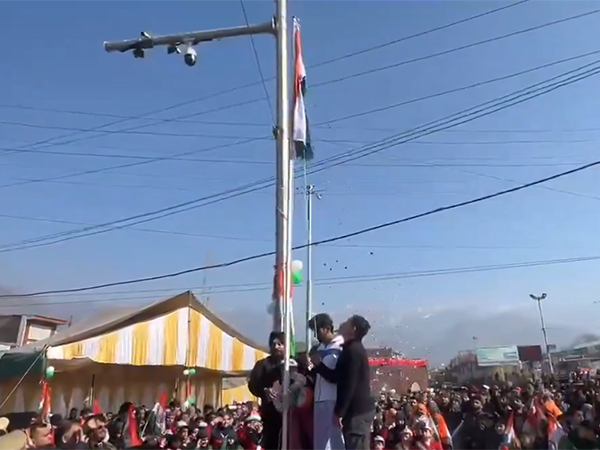  Indian national flag being unfurled at Tral Chowk, Pulwama (Photo/India Army)