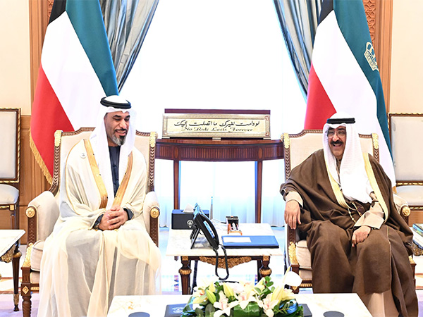 Emir of Kuwait receives UAE Accountability Authority President (Image/WAM)