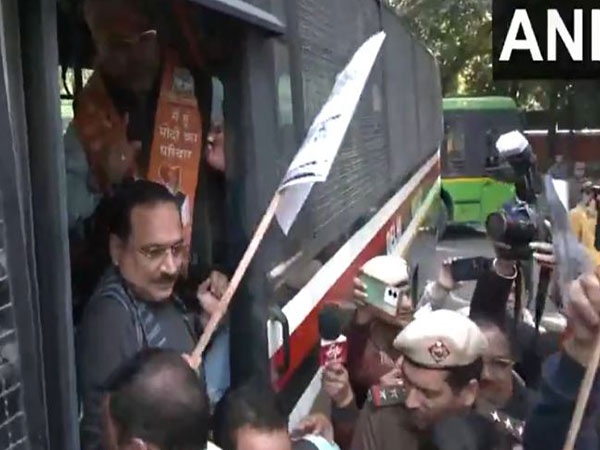 Delhi Police detained Delhi BJP chief Virendra Sachdeva & other leaders (Photo/ANI)