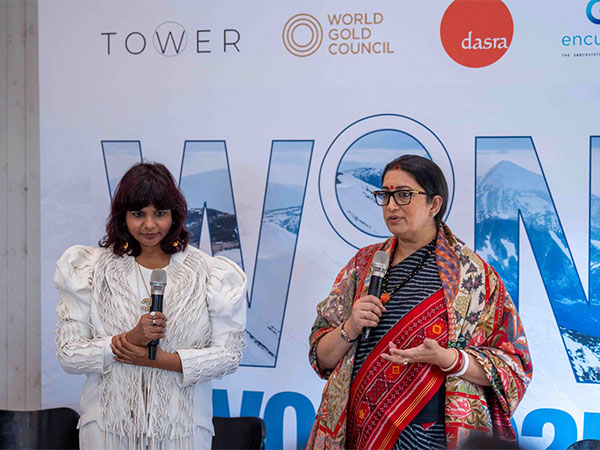 Stuti Jalan, WIN Founder and Smriti Irani, founder AGGGEE) (Photo source: WIN)