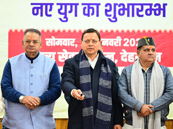Uttarakhand Chief Minister Pushkar Singh Dhami (Centre) (Photo/@pushkardhami)