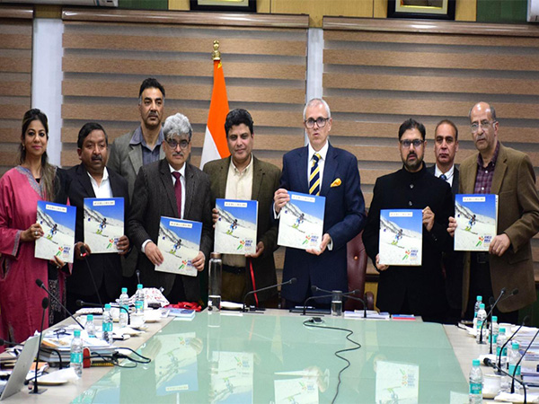 Jammu and Kashmir Chief Minister Omar Abdullah with other members (Photo: DIPR) 