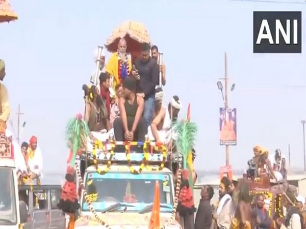 Saints begin their procession as they head to the Triveni Sangam for the second Amrit Snan (Photo/ANI)