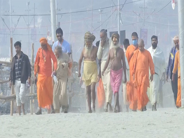 Seers and devotees proceed for Amrit Snan (Photo/ANI)