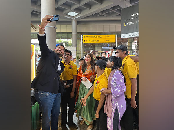 Jeet Adani and Diva Shah (Photo/Adani groups)